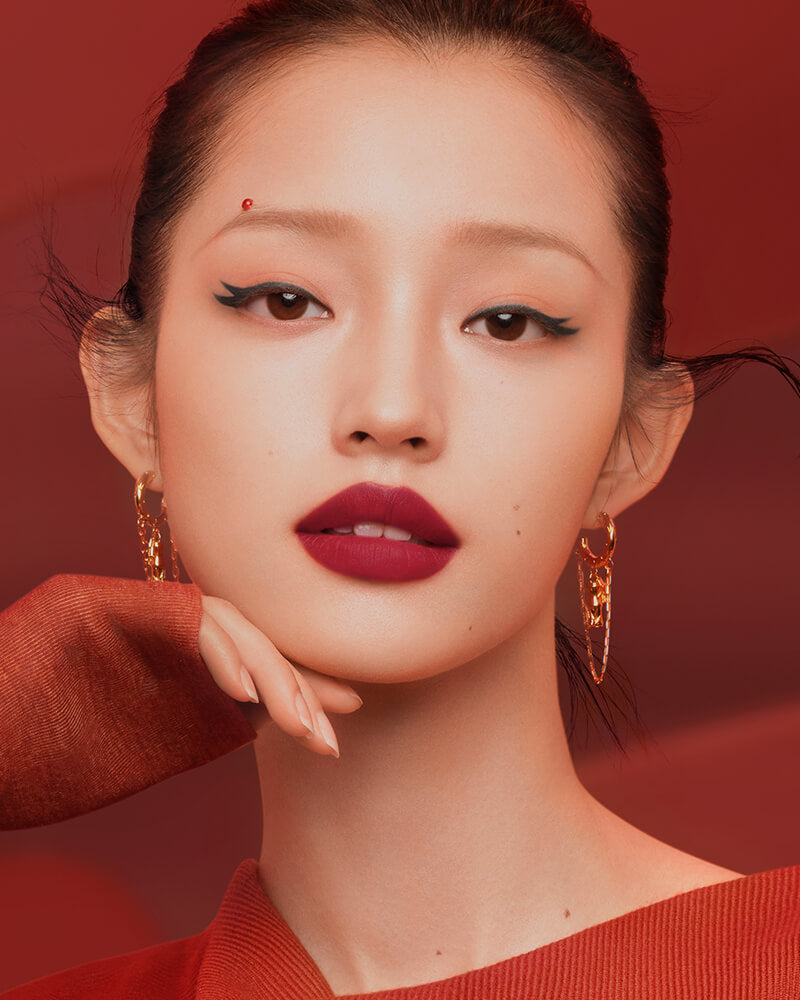 同心錠彫刻リップの使用イメージ、同心錠彫刻リップ、リップ、リップスティック、フェース、花西子Florasis、中国コスメ、中国メイク